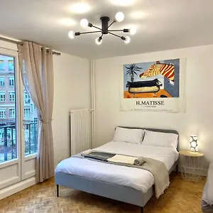 https://agrable-chambre-dun-grand-artiste.fr-paris.fr